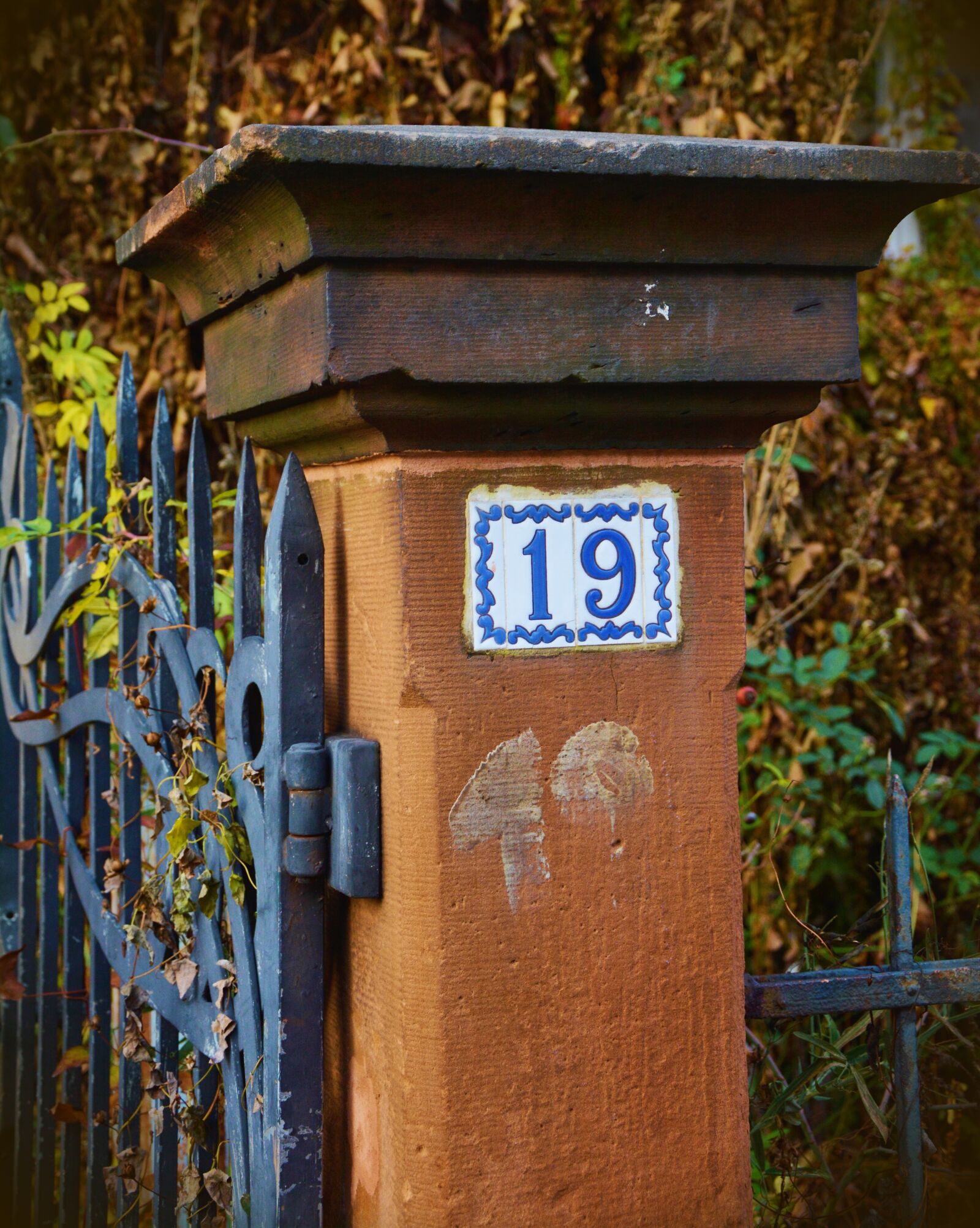 Nikon D5200 sample photo. Post, input, stone photography