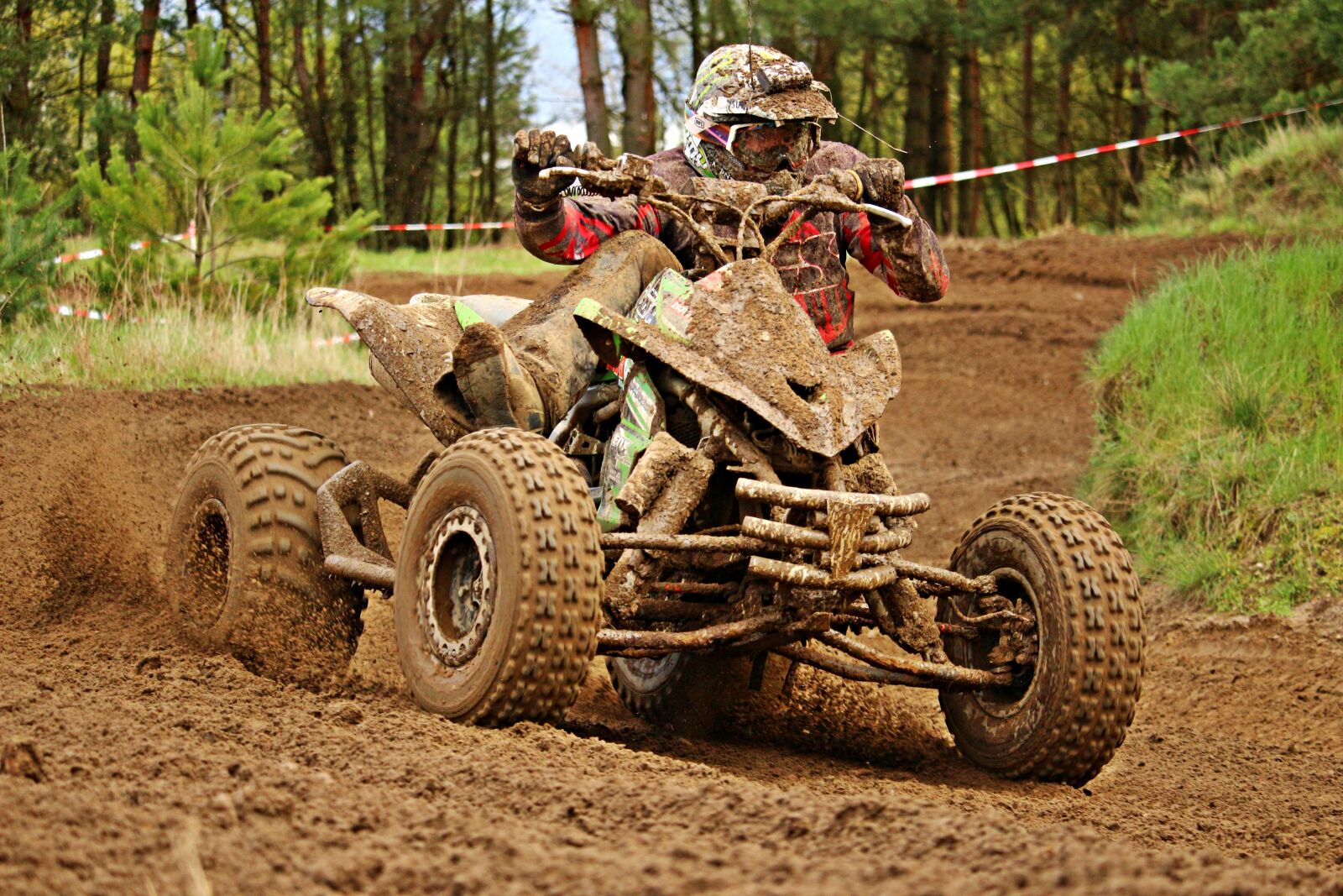 Canon EOS 100D (EOS Rebel SL1 / EOS Kiss X7) sample photo. Cross, motorsport, quad photography