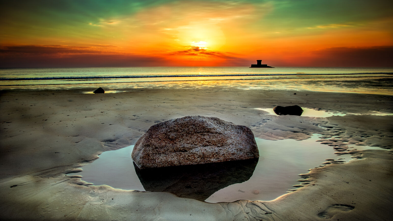 Canon EF 24-105mm F4L IS USM sample photo. Stone, beside, seashore, at photography