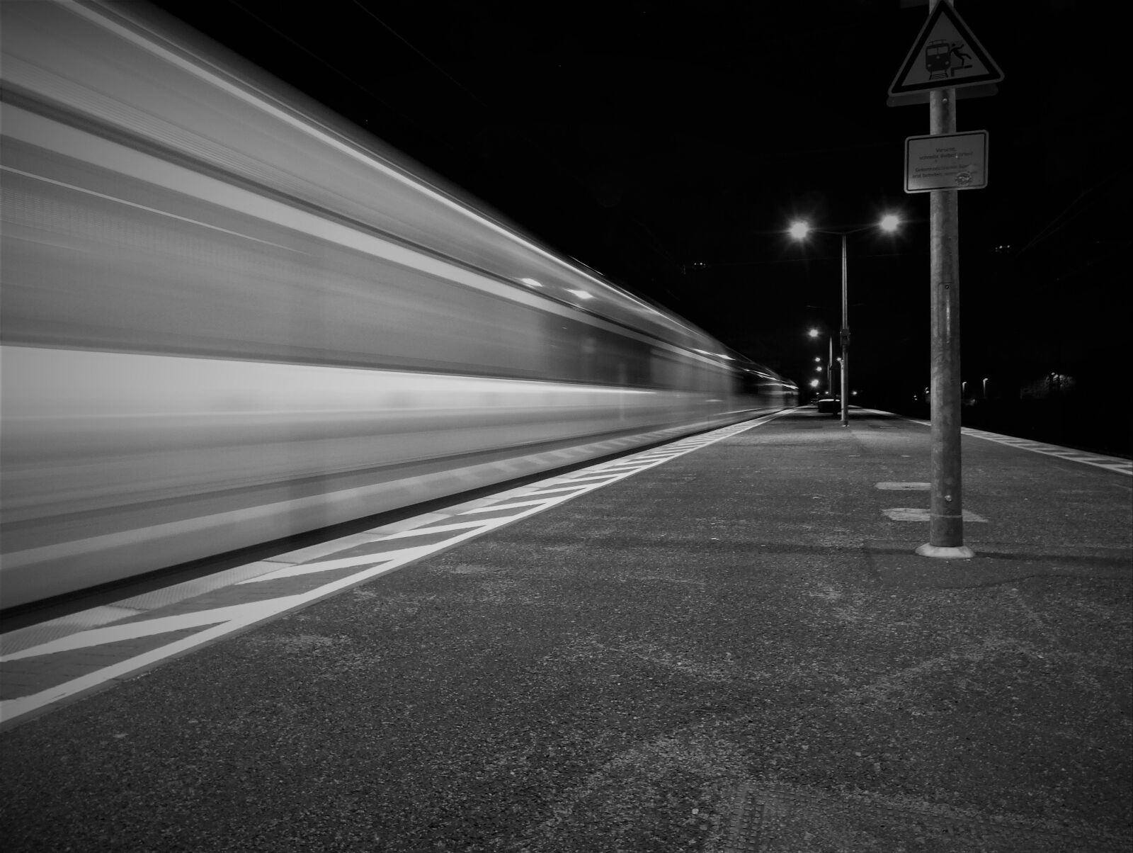 Panasonic DMC-FZ72 sample photo. Train, platform, railway station photography