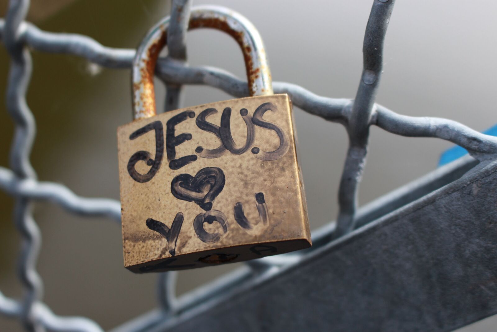 Canon EOS 700D (EOS Rebel T5i / EOS Kiss X7i) sample photo. Lock, jesus, love photography