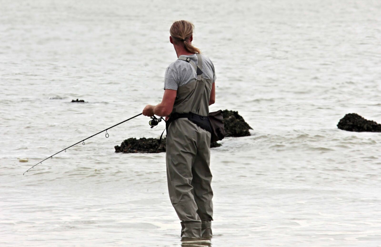 Canon EOS 100D (EOS Rebel SL1 / EOS Kiss X7) sample photo. Beach, water, sea, fishing photography