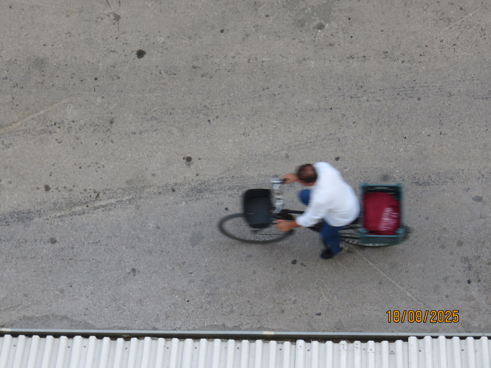 Canon PowerShot SX700 HS sample photo. A cyclist in rush photography