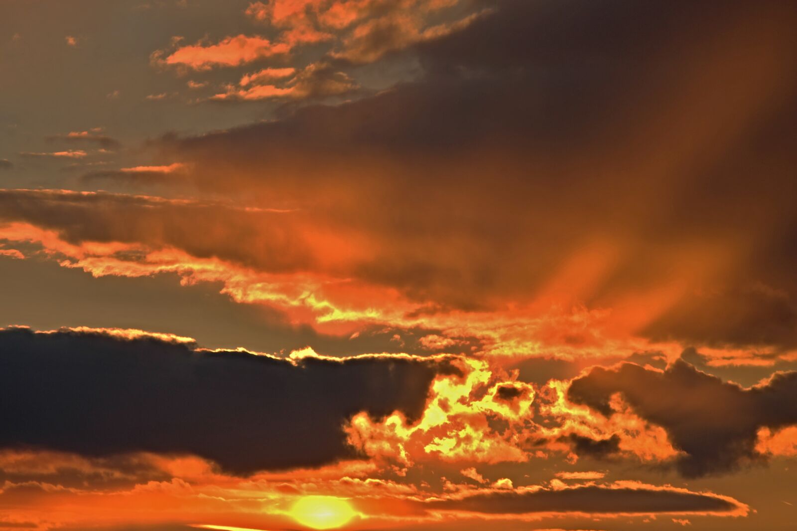 Canon EOS 1100D (EOS Rebel T3 / EOS Kiss X50) sample photo. Sunset, evening clouds, sky photography