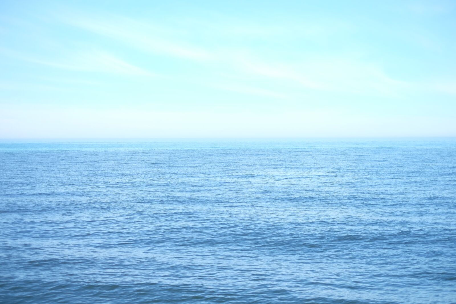 Fujifilm X-T10 + Fujifilm XF 35mm F1.4 R sample photo. Water, blue, sky photography