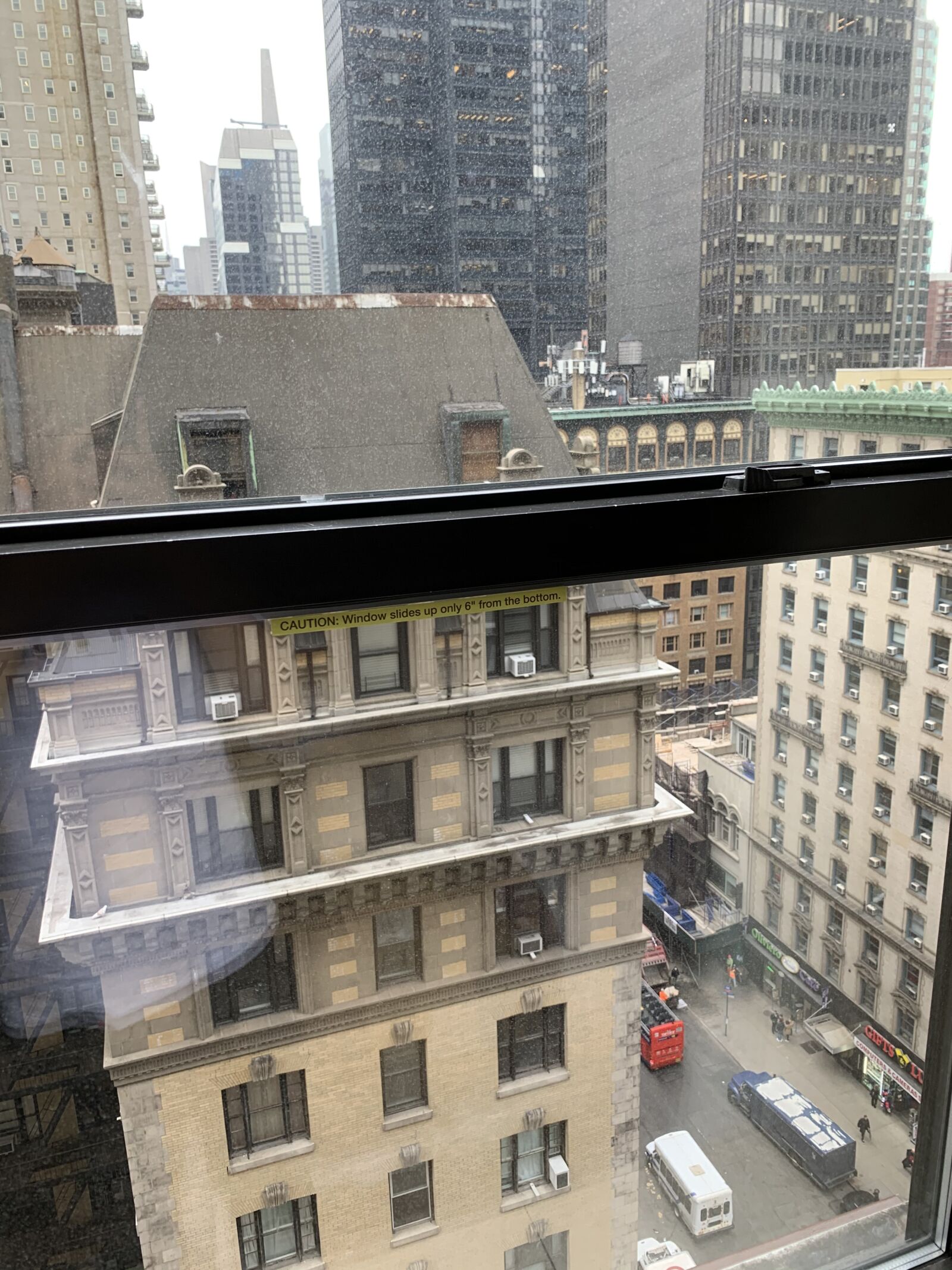 iPhone XR back camera 4.25mm f/1.8 sample photo. Newyork, city, travel photography