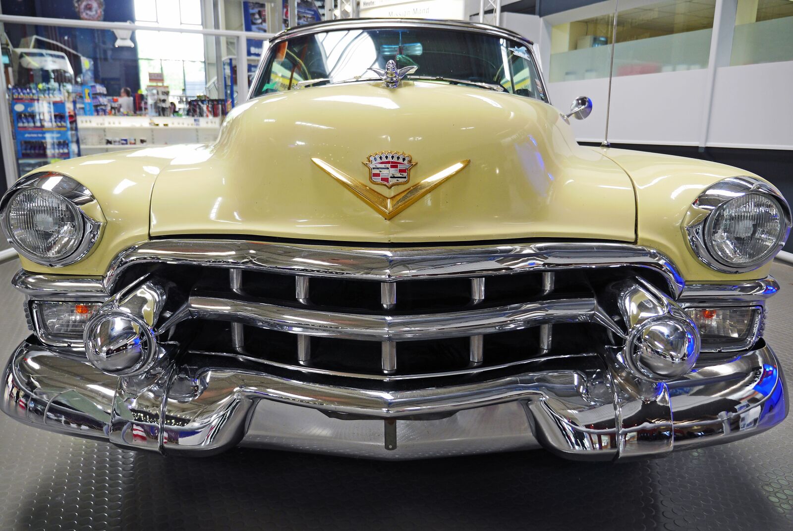 Panasonic Lumix DMC-GH3 sample photo. Cadillac, front fascia, hood photography