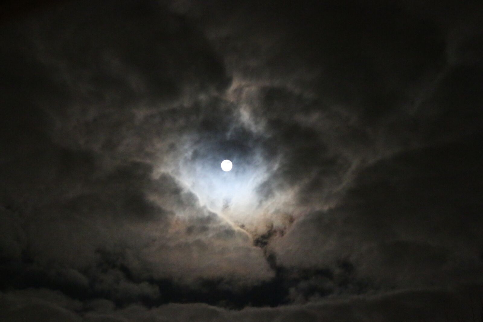 Canon EOS 70D sample photo. Moon, night, clouds photography