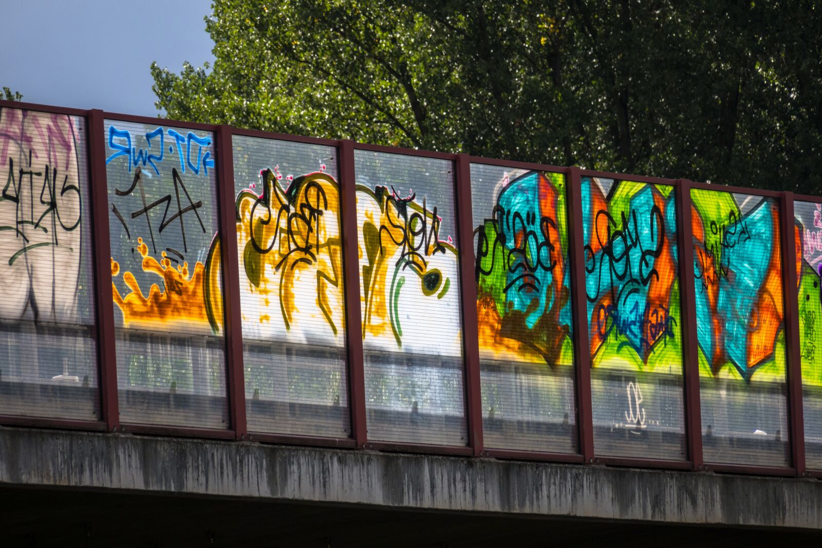 Canon PowerShot G3 X sample photo. Graffiti, bridge, painting photography