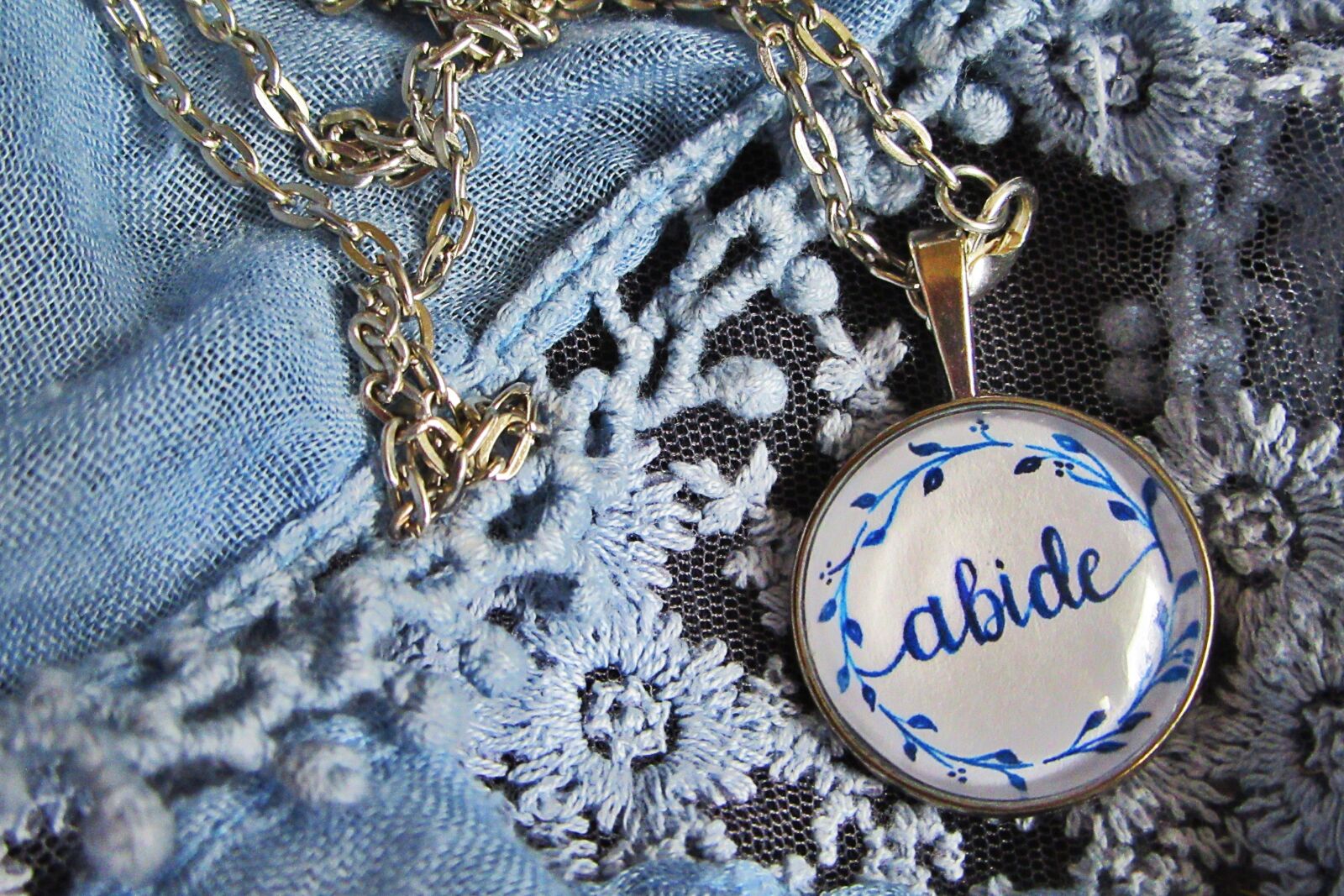 Canon PowerShot SX610 HS sample photo. Pendant, ink, necklace photography