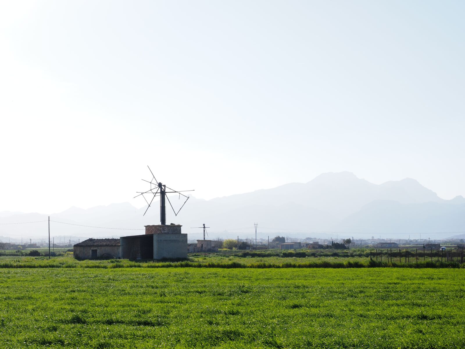 Olympus OM-D E-M1 + Olympus M.Zuiko Digital ED 12-40mm F2.8 Pro sample photo. Windmill, old, lapsed photography