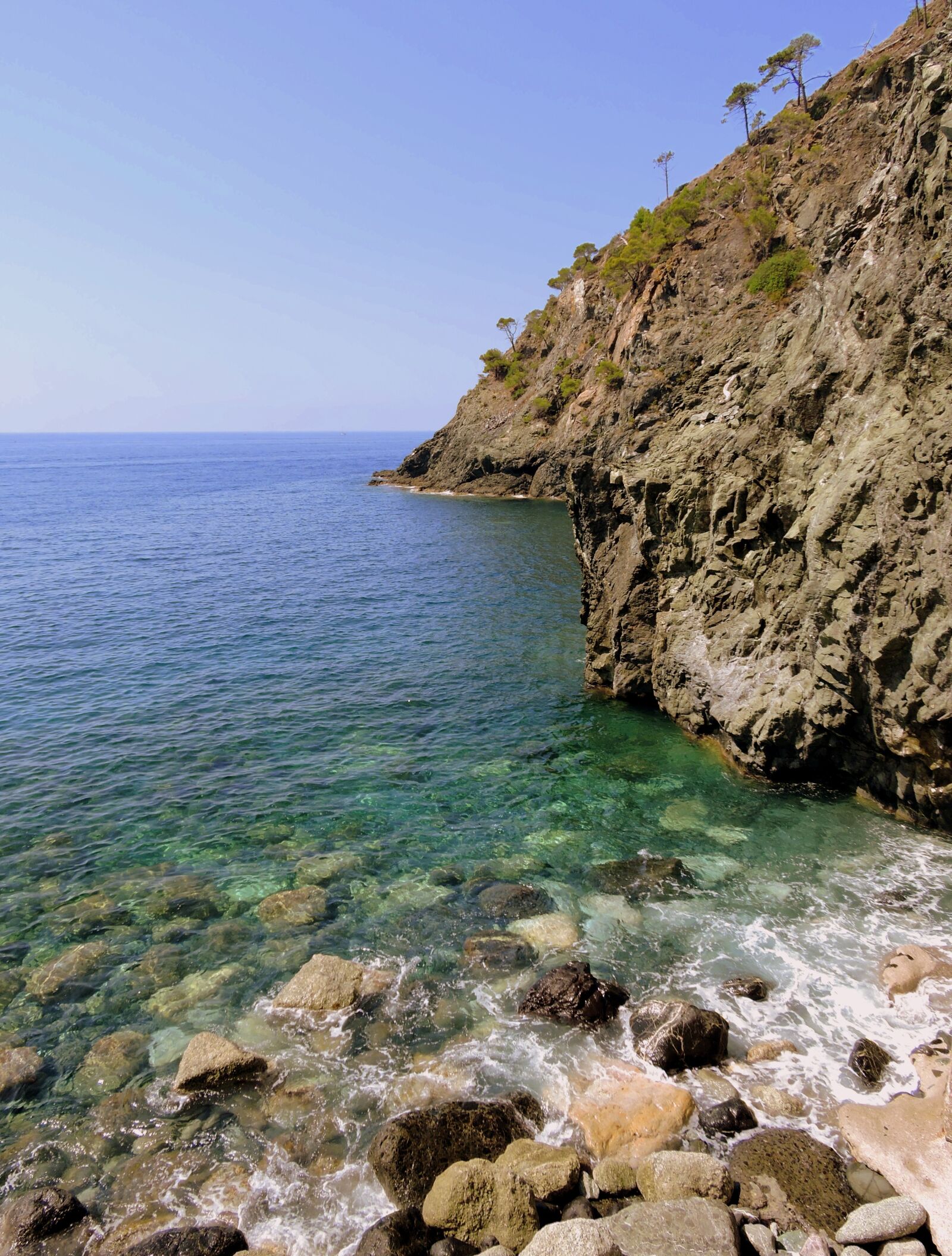Nikon Coolpix P600 sample photo. Cliff, sea, mountain photography