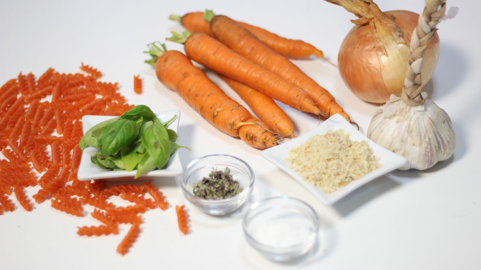 Canon EOS 600D (Rebel EOS T3i / EOS Kiss X5) + Canon EF 50mm F1.8 II sample photo. Sauce carrot, sauce, carrots photography