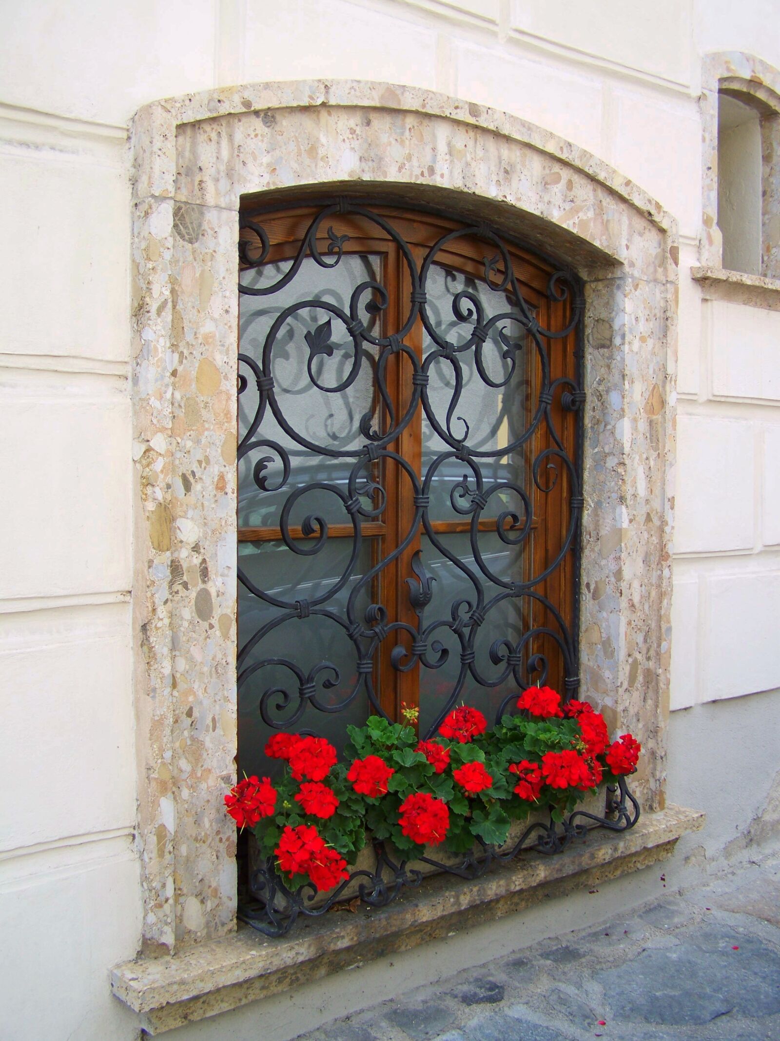 Kodak EASYSHARE ZD710 ZOOM DIGITAL CAMERA sample photo. Old window, rustic, architecture photography