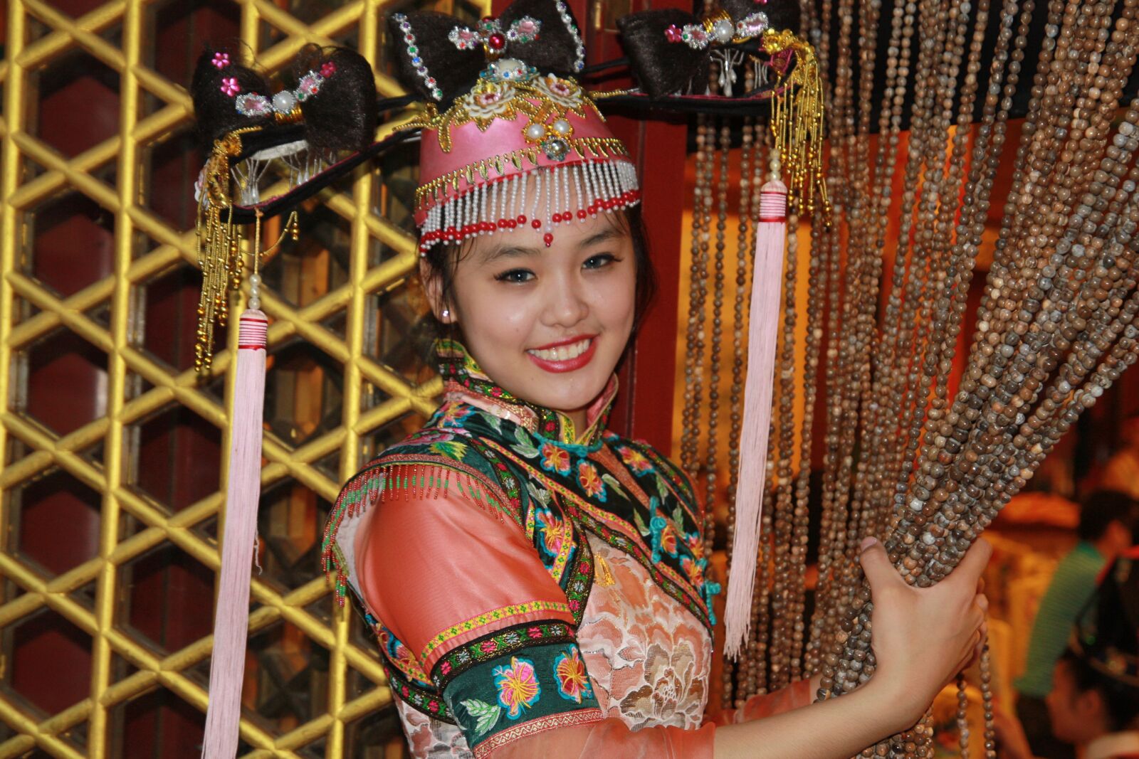 Canon EOS 450D (EOS Rebel XSi / EOS Kiss X2) sample photo. Character, beauty, ancient costume photography