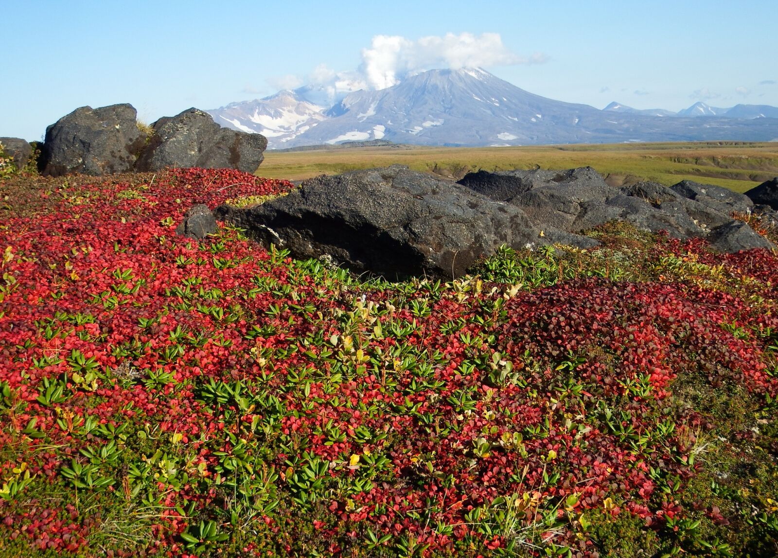 Fujifilm FinePix S1 sample photo. Mountains, volcano, tundra photography