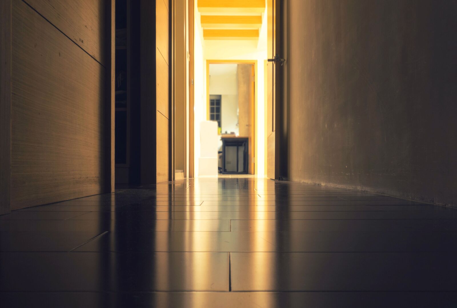 Sony Cyber-shot DSC-RX100 IV sample photo. Hallway, indoors, light photography