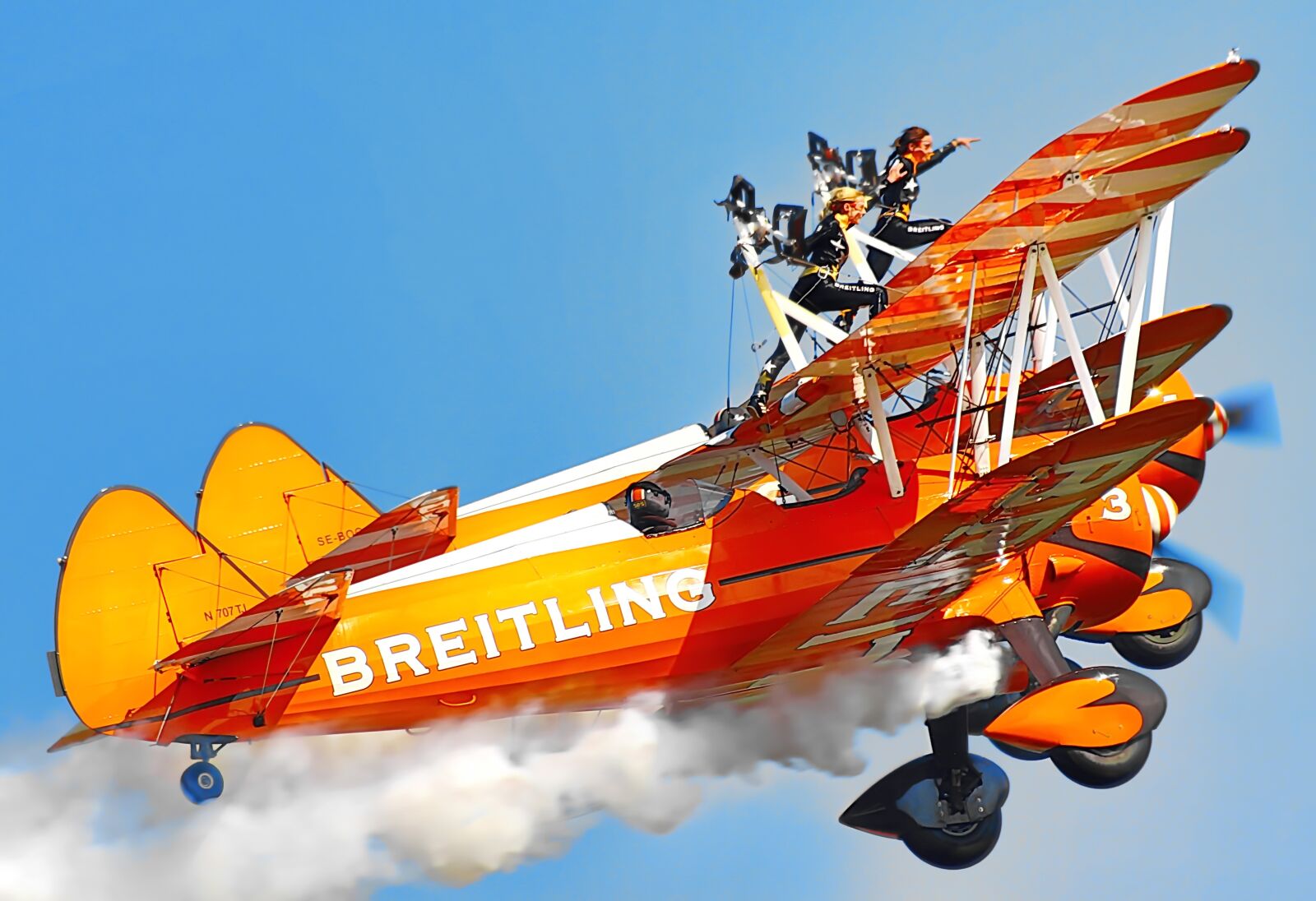 Canon EOS 550D (EOS Rebel T2i / EOS Kiss X4) sample photo. Bi-plane, aerial, aerobatics photography