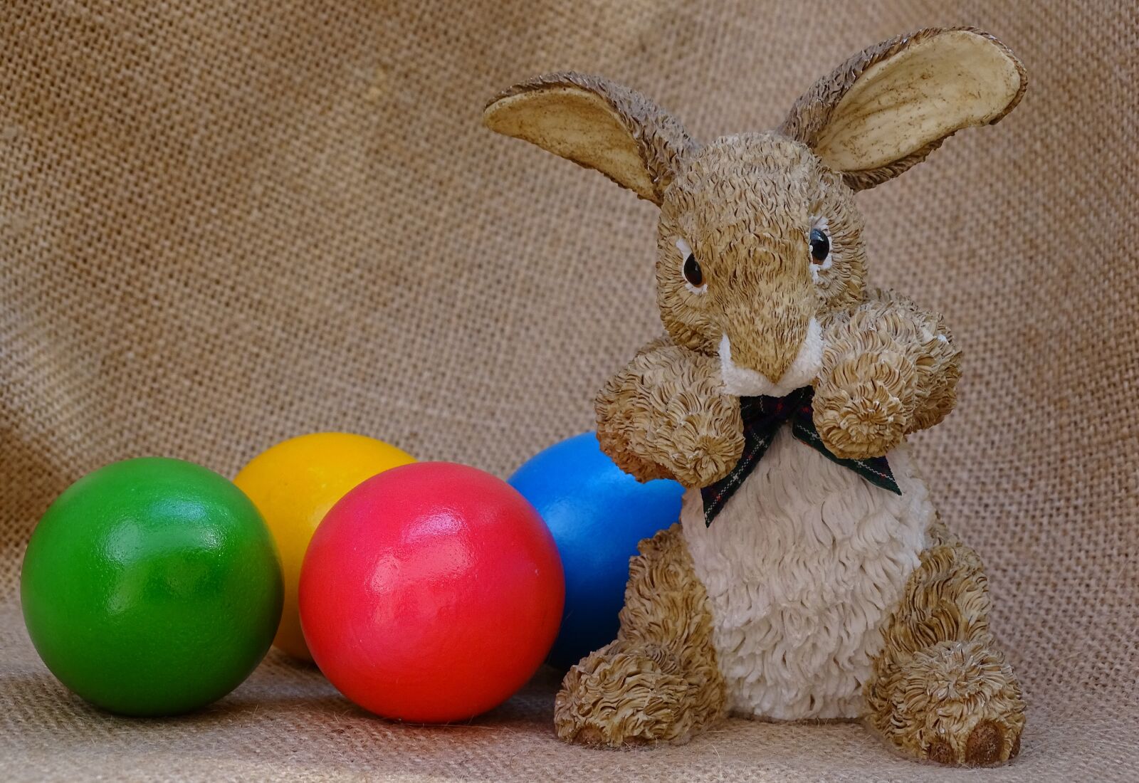 Sony Cyber-shot DSC-HX400V sample photo. Easter bunny, easter egg photography
