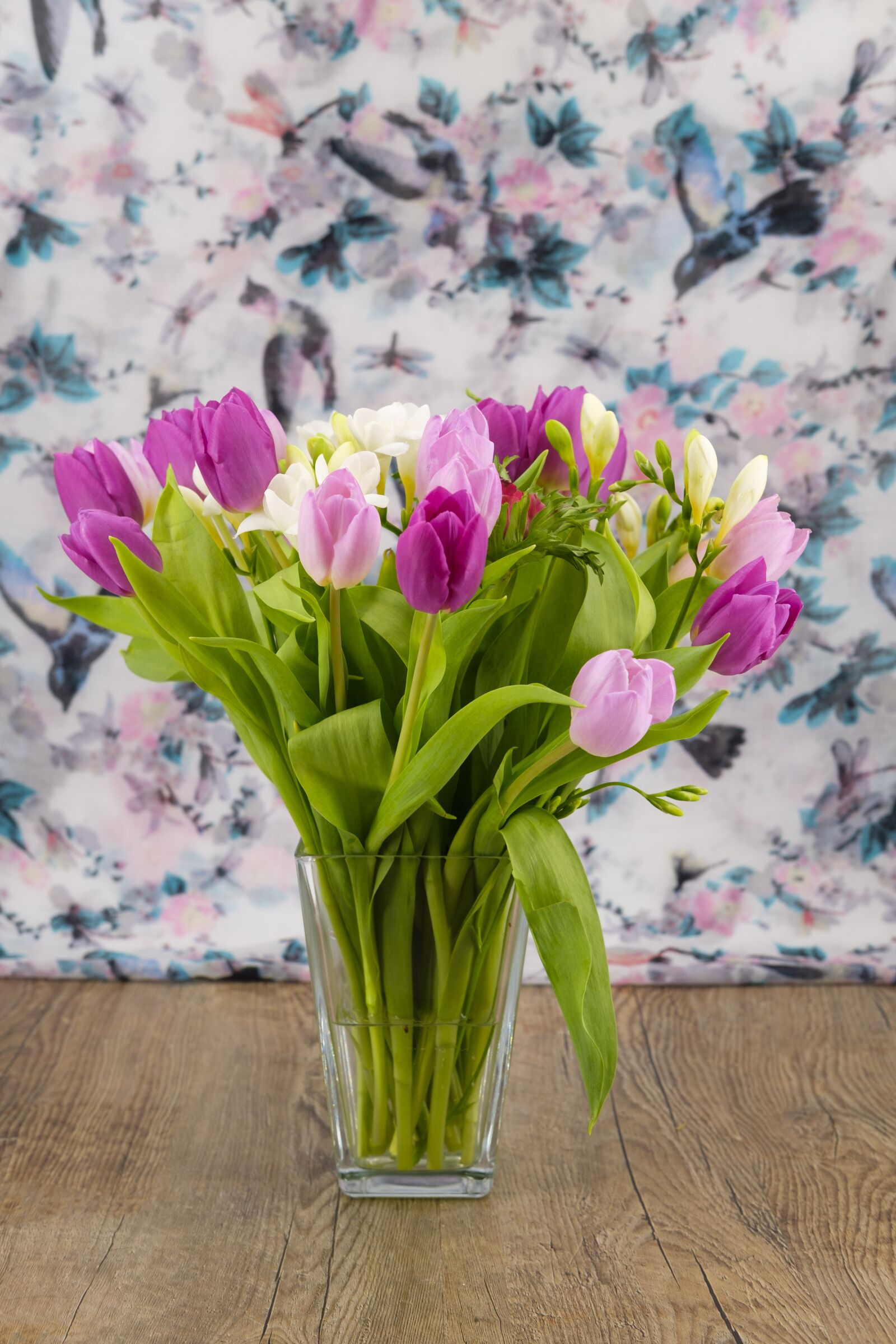 Fujifilm X-T2 + Fujifilm XF 35mm F2 R WR sample photo. Bouquet, flowers, tulips photography