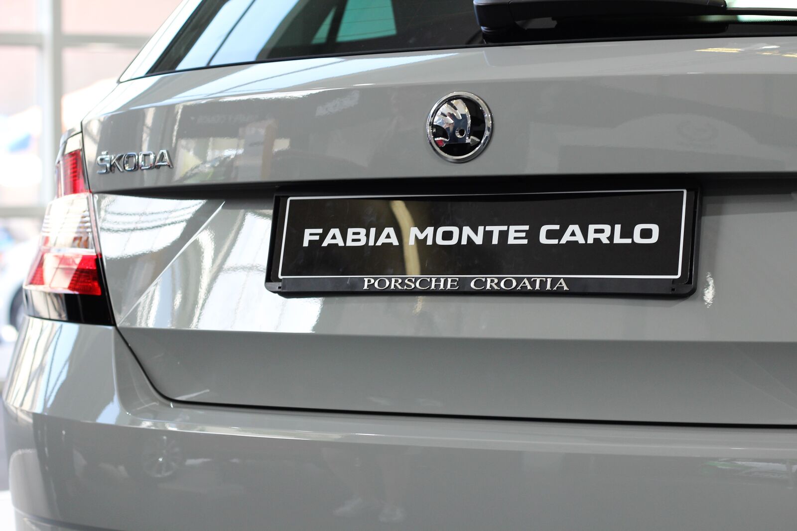Canon EOS 600D (Rebel EOS T3i / EOS Kiss X5) + Canon EF 50mm F1.8 II sample photo. Car, koda fabia monte photography