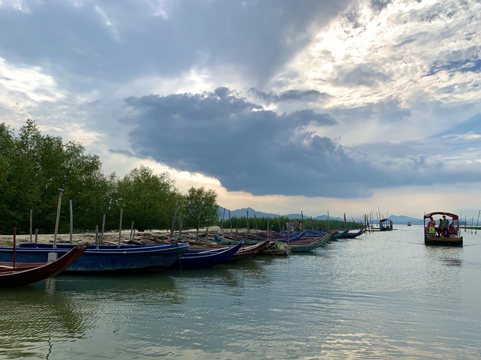 Apple iPhone XR sample photo. Shallow, water, cloud photography