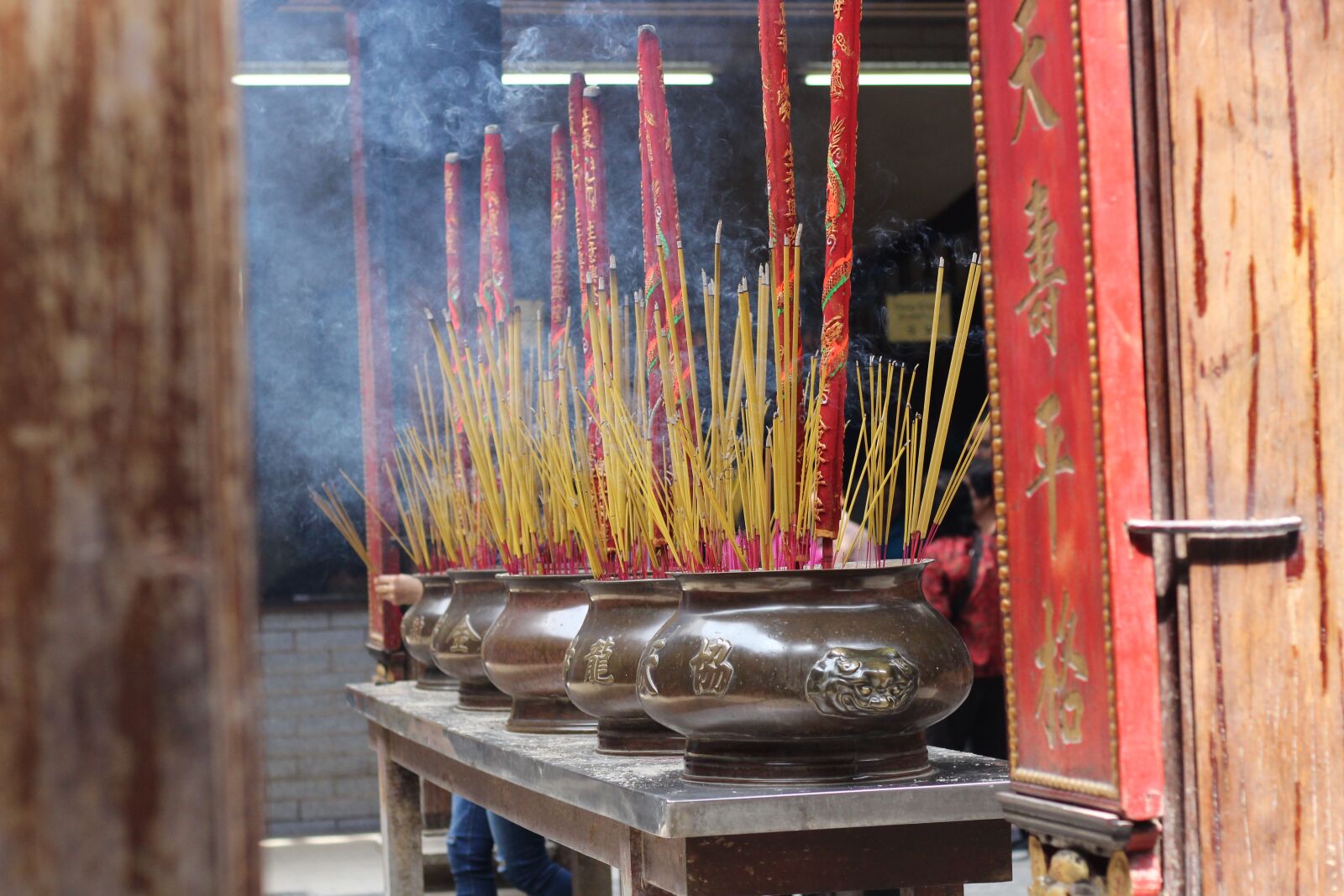 Canon EOS 700D (EOS Rebel T5i / EOS Kiss X7i) + Canon EF 50mm F1.8 STM sample photo. Thienhau pagoda, chinatown, vietnam photography