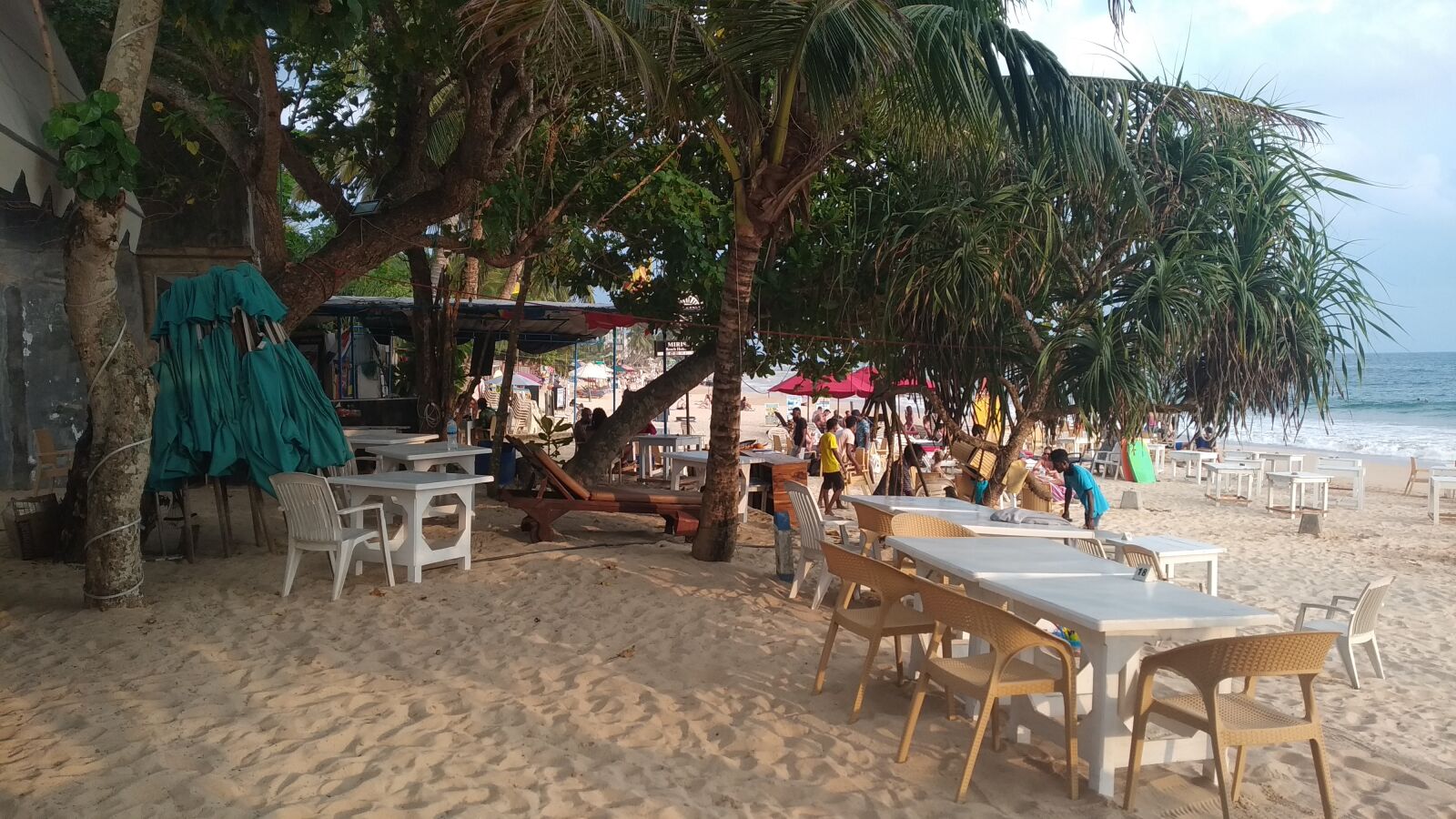 Xiaomi Mi A2 Lite sample photo. Beach, busy, sri lanka photography