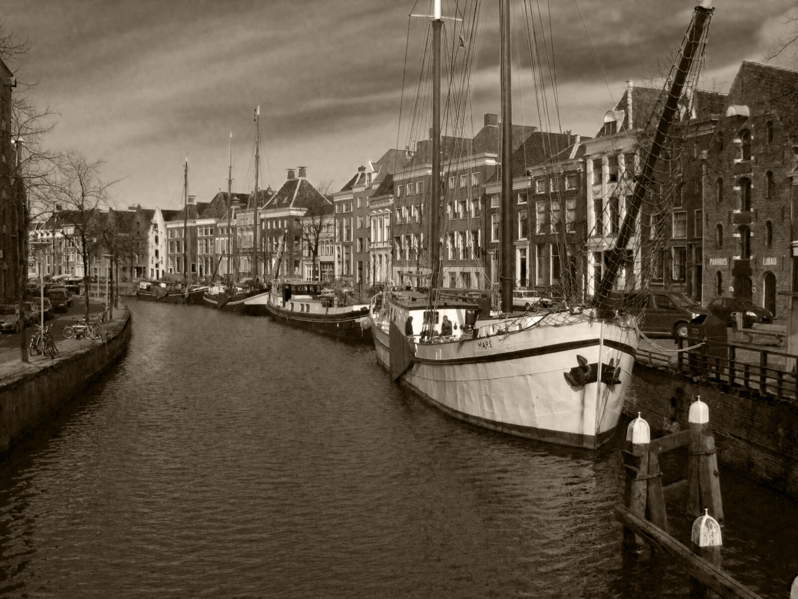 Canon POWERSHOT SX100 IS sample photo. Boats, sailboats, canal, historical photography