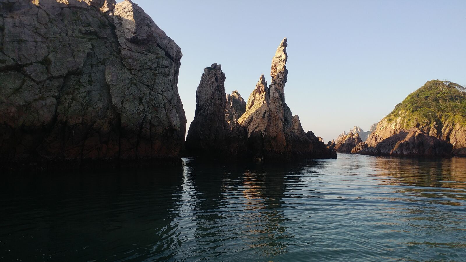 LG G5 sample photo. Hong-do island, rock, island photography
