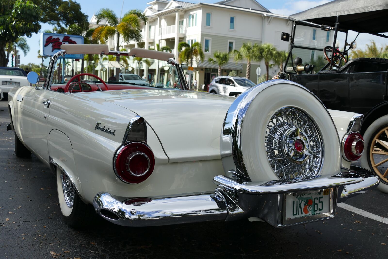 Panasonic Lumix DMC-FZ1000 sample photo. Classic, auto, thunderbird photography