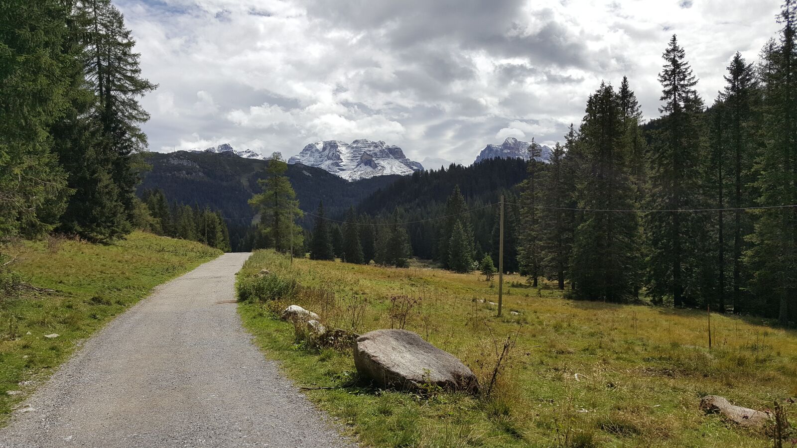 Samsung Galaxy S6 sample photo. Mountains, clouds, road photography