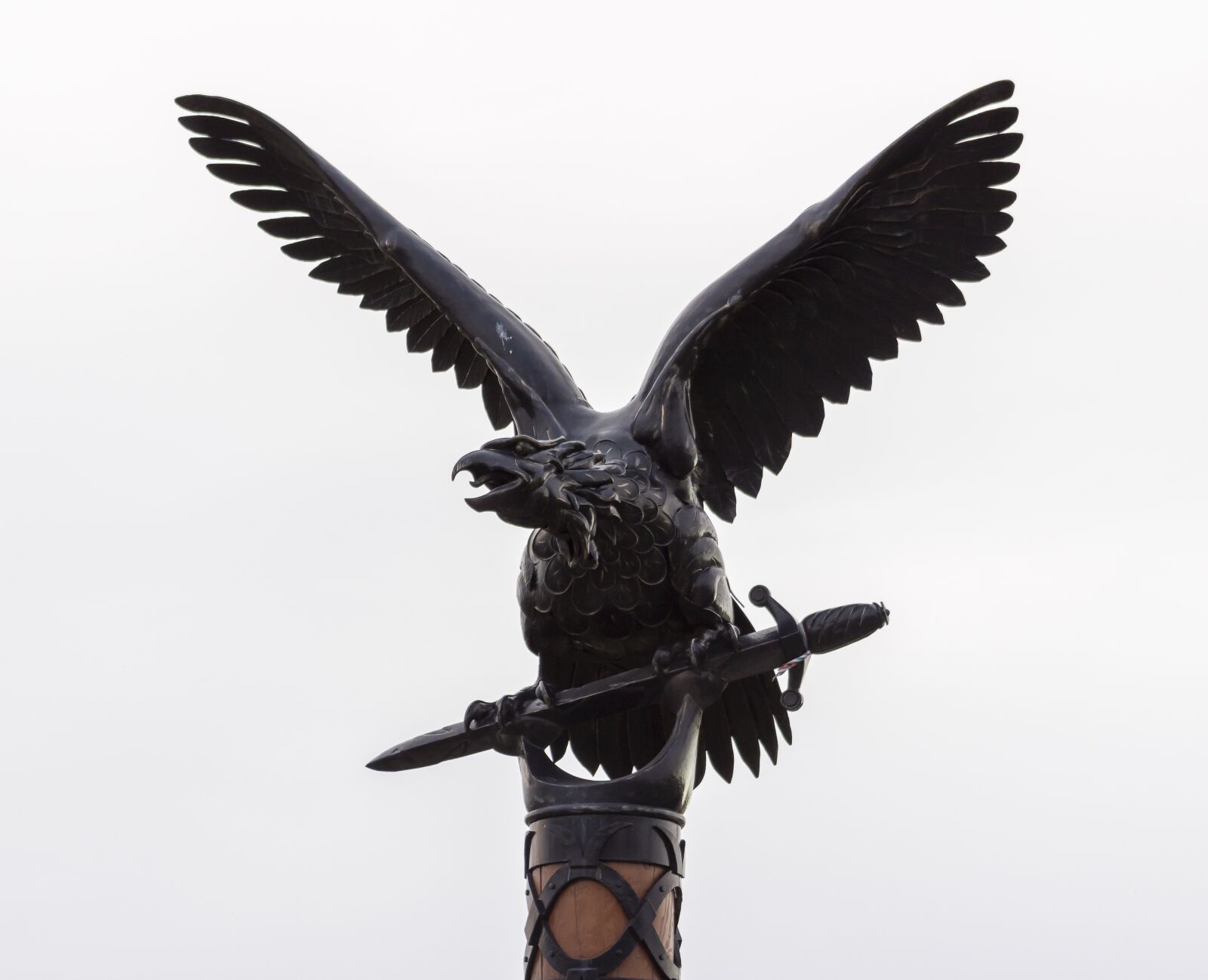 Canon EF75-300mm f/4-5.6 sample photo. Turul, statue, monument photography