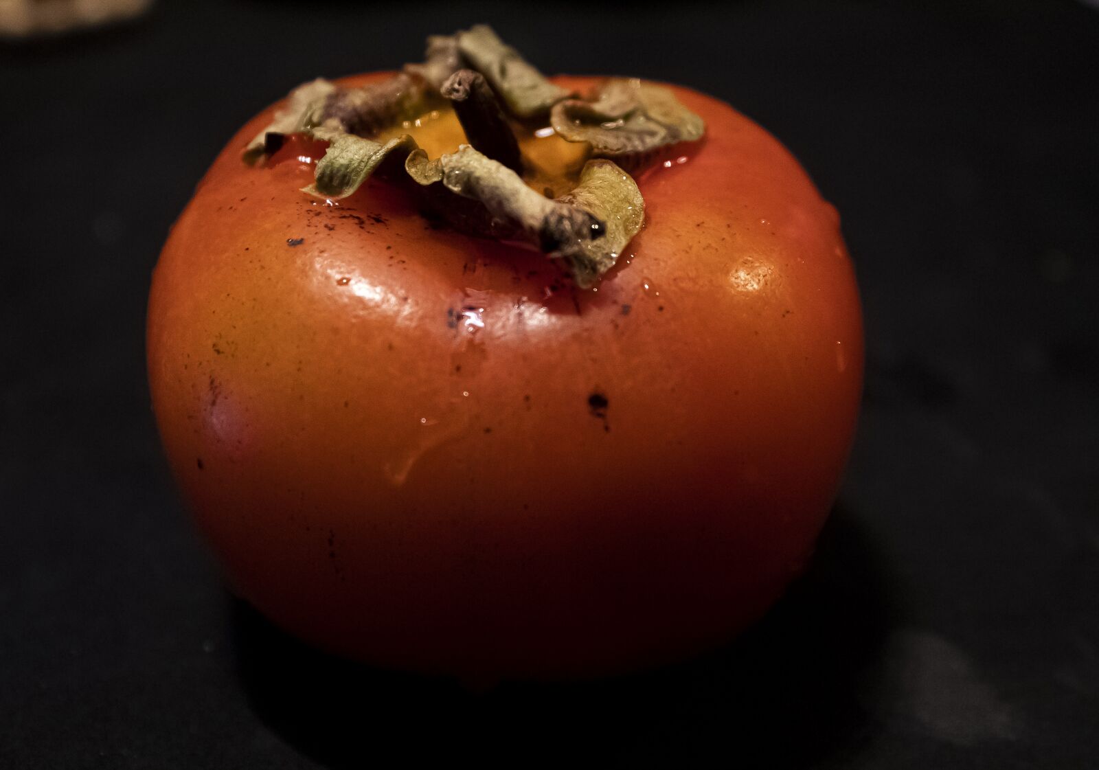 Canon EOS 1300D (EOS Rebel T6 / EOS Kiss X80) sample photo. Persimmon, fruit, nature photography