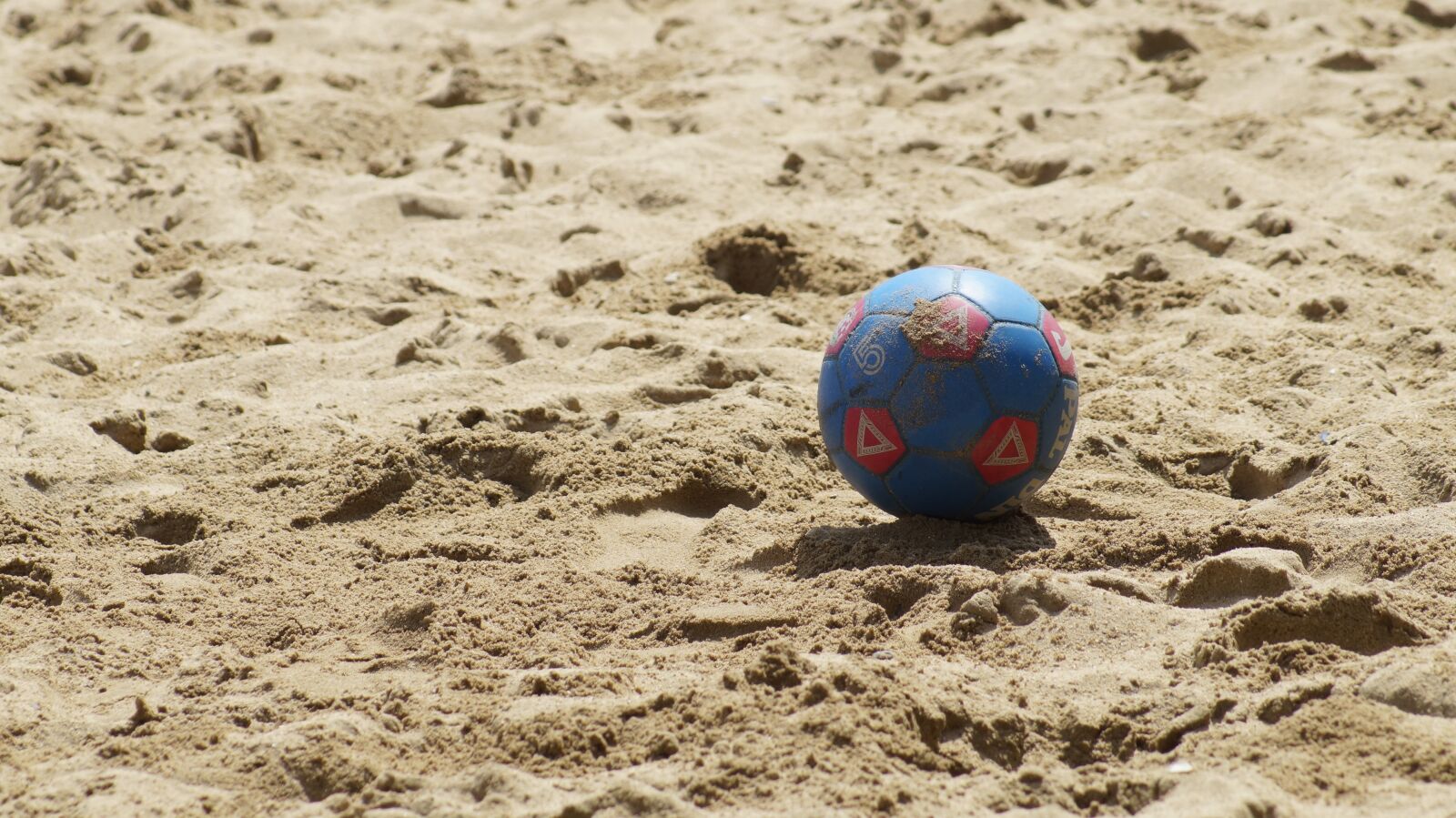 Sony SLT-A58 sample photo. Soccer, beach, summer photography