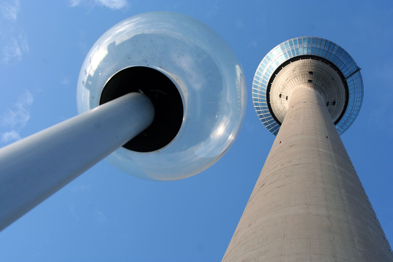 Canon EOS 350D (EOS Digital Rebel XT / EOS Kiss Digital N) sample photo. Television tower, dusseldorf, lamp photography
