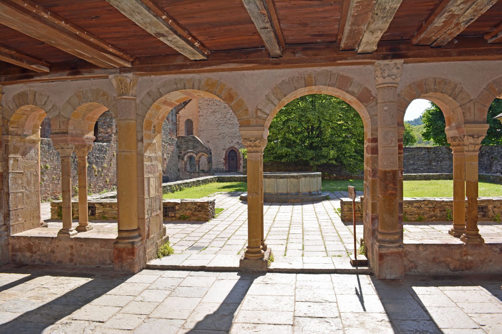 Nikon D5200 sample photo. Conques, aveyron, abbey photography