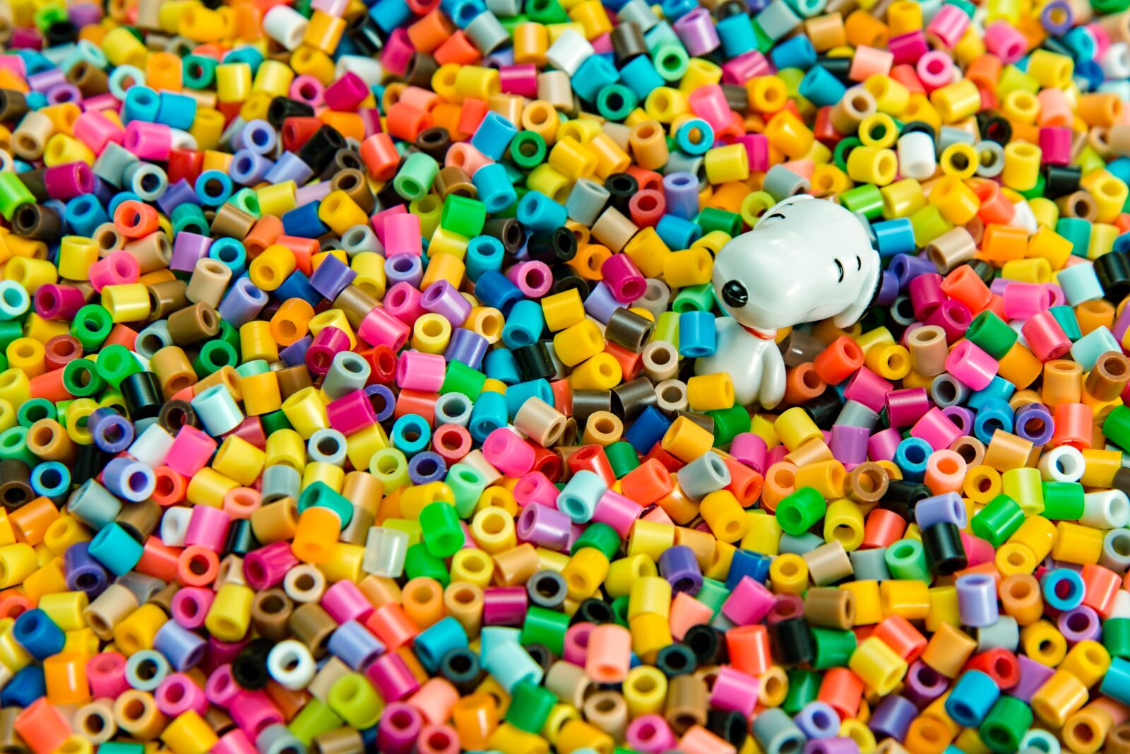 Canon EOS 70D sample photo. Colorful, beads, snoopy photography