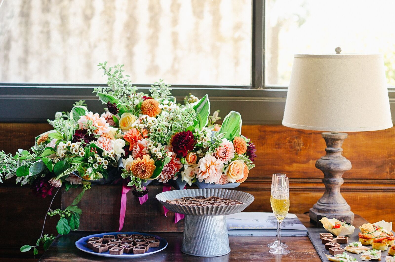 Sony a7 II + Sony Sonnar T* FE 55mm F1.8 ZA sample photo. Flora, flower arrangement, flower photography