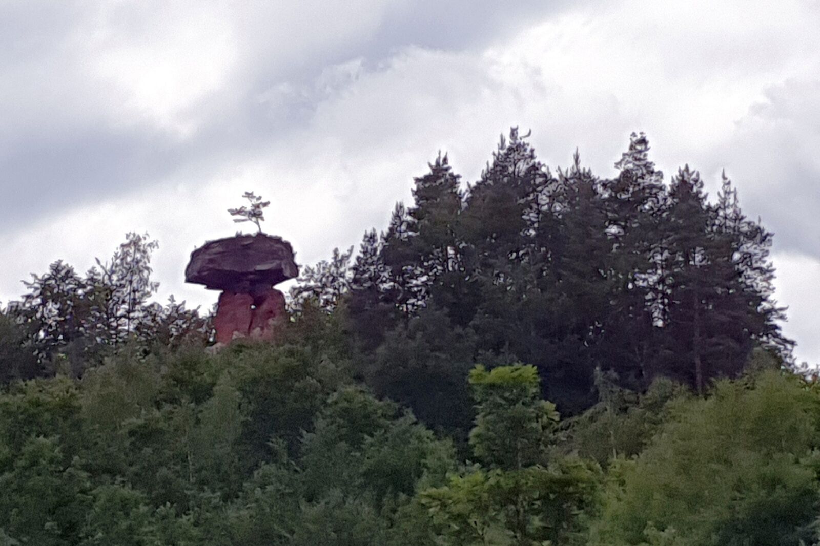 Samsung Galaxy S10e sample photo. Devil's table, natural monument photography