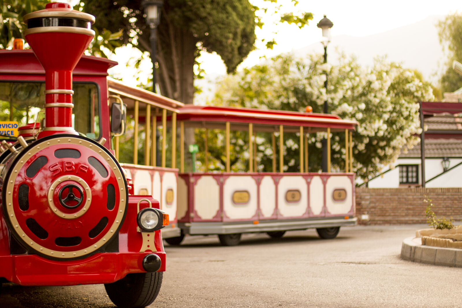 Canon EOS 70D + Canon EF 50mm F1.4 USM sample photo. Sunset, street, train, vintage photography
