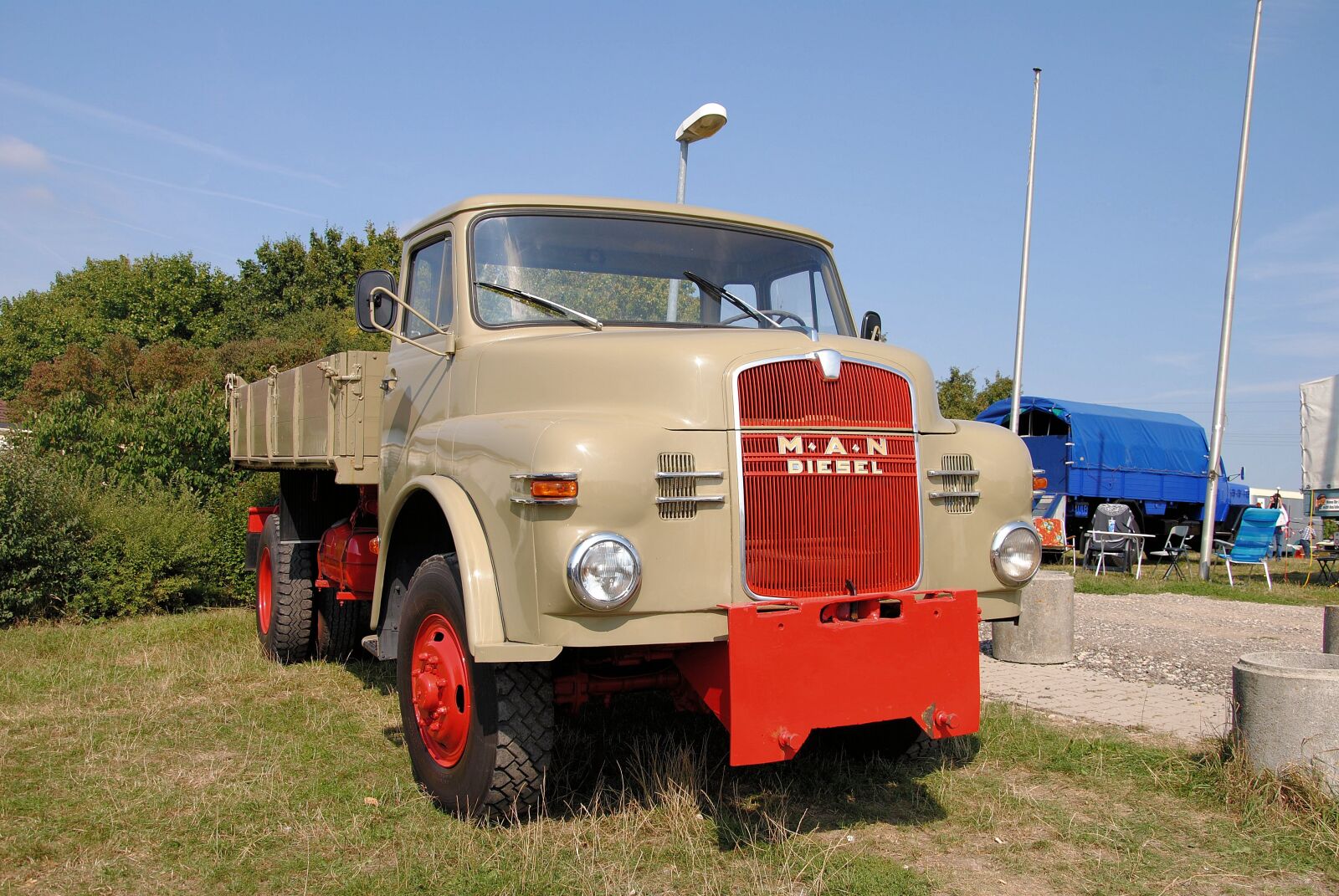 Nikon D3000 sample photo. Oldtimer, truck, meeting photography
