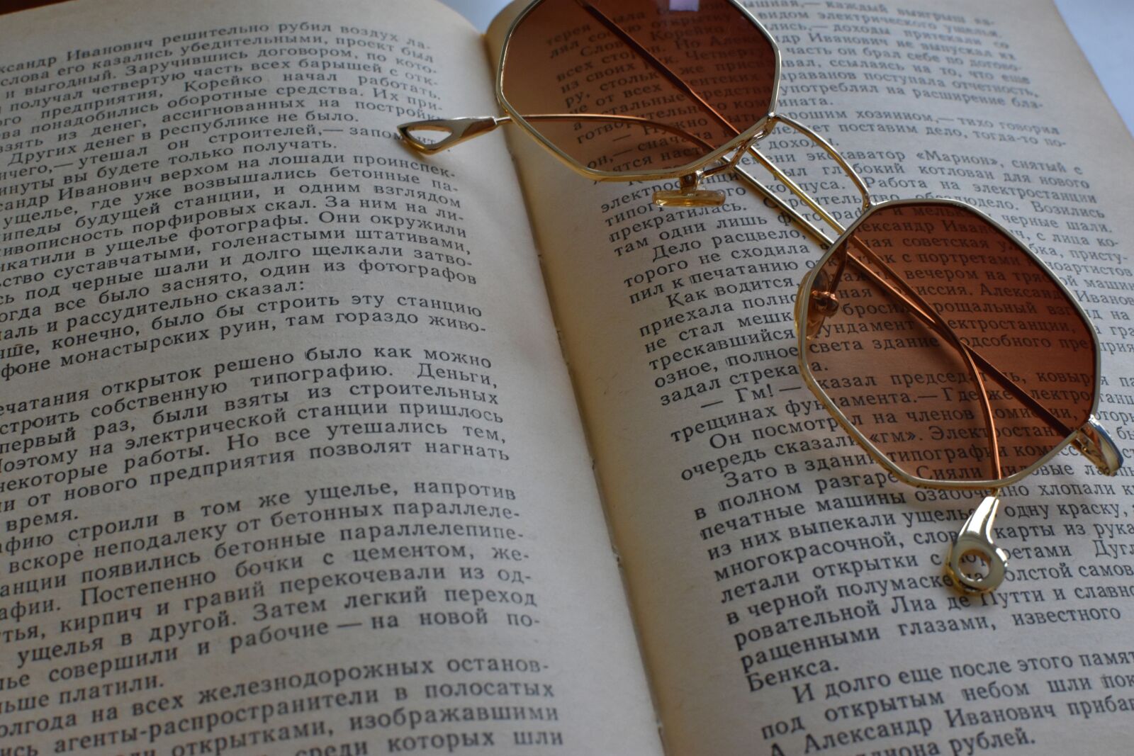 Nikon D3400 sample photo. Book, sunglasses, men accessories photography