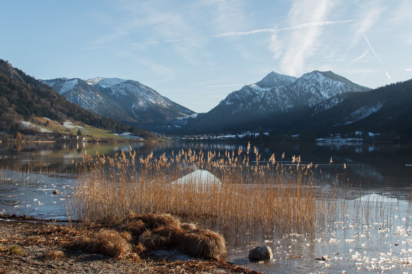 Canon EOS 550D (EOS Rebel T2i / EOS Kiss X4) + Canon EF-S 18-135mm F3.5-5.6 IS sample photo. Schliersee, bavaria, lake photography