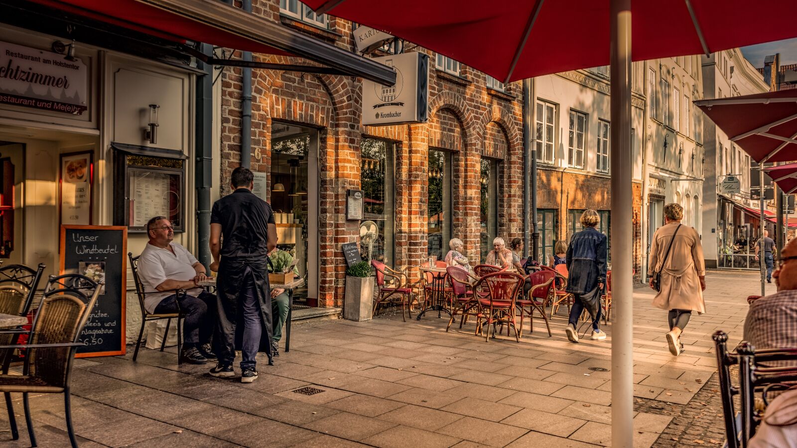 Sony a7 II + Sony FE 28-70mm F3.5-5.6 OSS sample photo. Cafe, restaurant, road photography