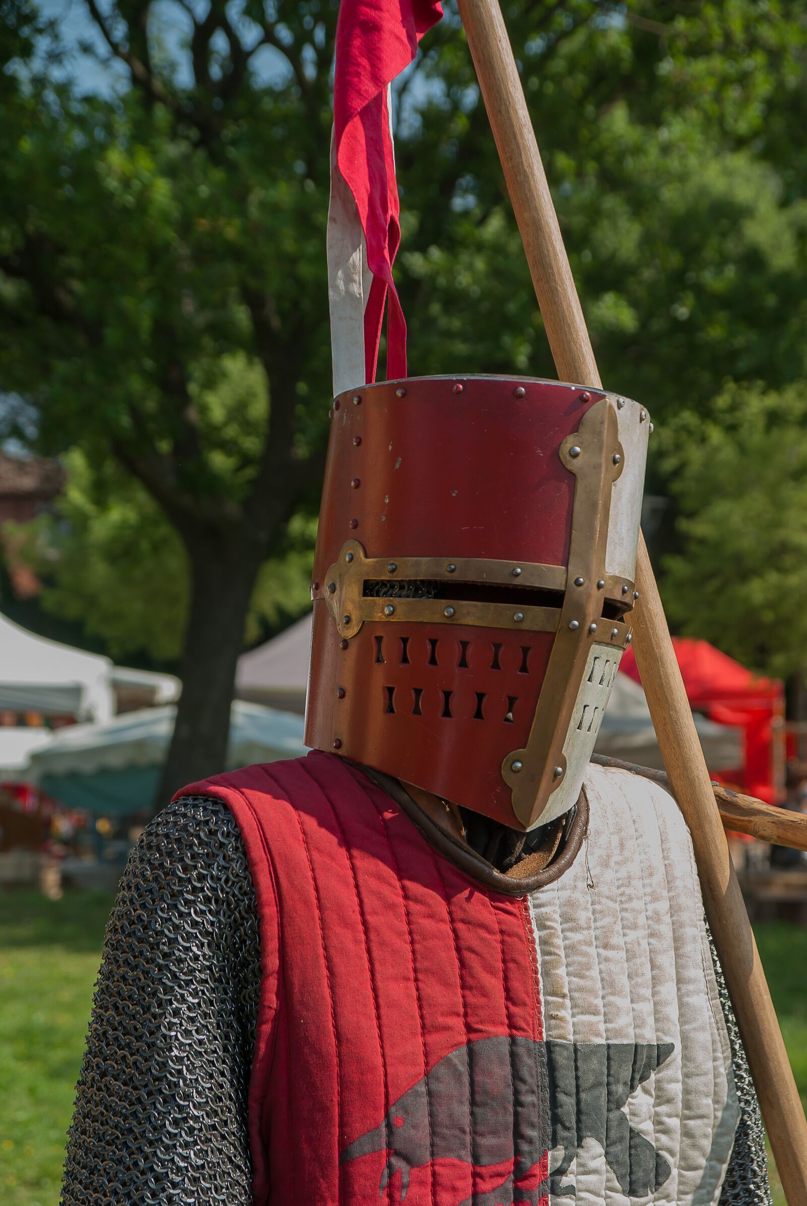 Pentax K10D sample photo. Knight, helmet, armor photography