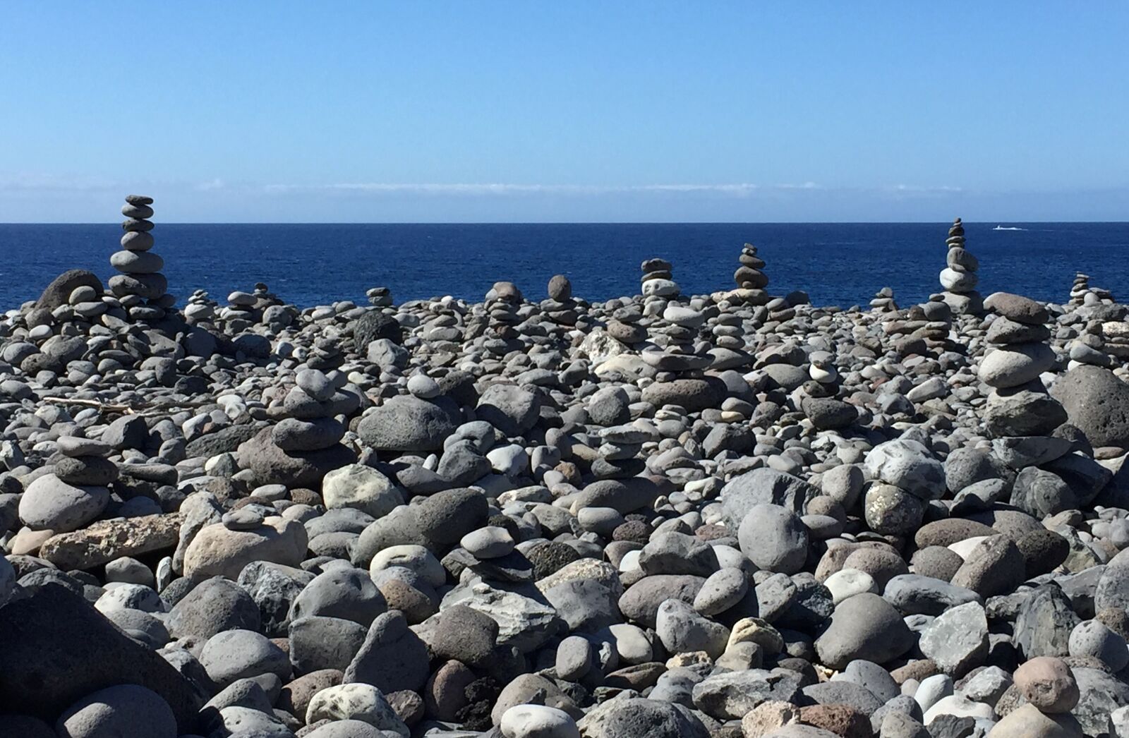 Apple iPhone 6 sample photo. Stones, beach, sea photography