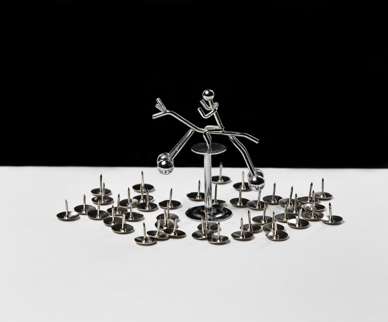 Canon EOS-1D X sample photo. Thumbtacks, rider, chrome photography