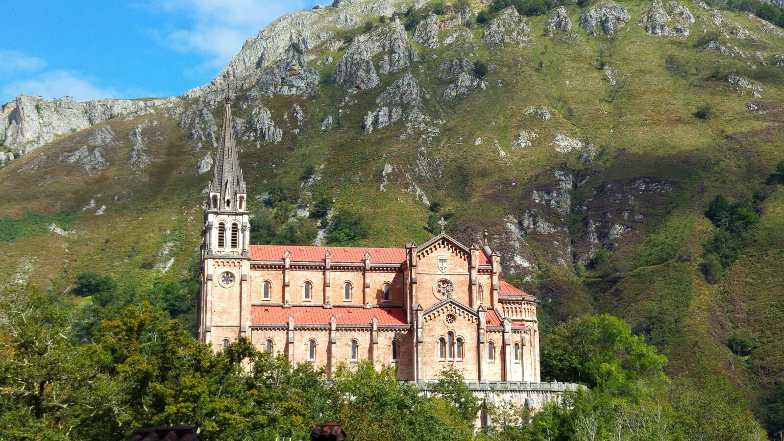 LG G4 sample photo. Asturias, covadonga, church photography