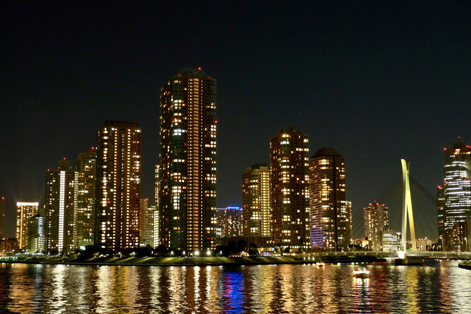 Fujifilm X-T10 sample photo. Urban, night, residence photography